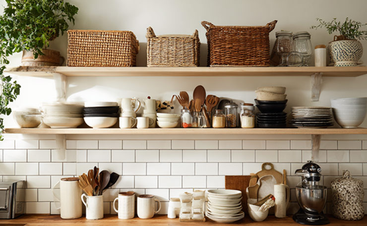 Accessibility: On open shelves, keep daily-use mugs, spices, and bowls, and reserve the higher shelves for items you occasionally use.